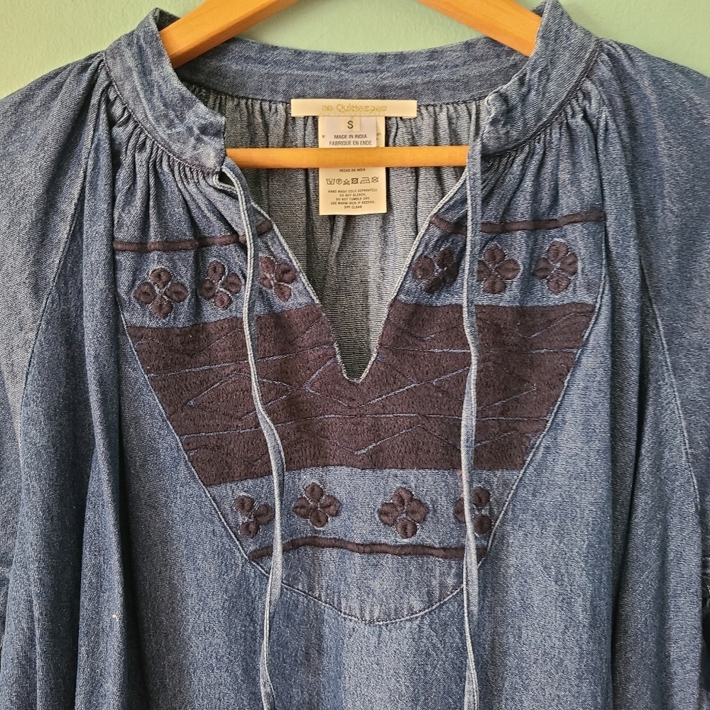 ne Quittezpas Denim Long Sleeve Boho Top Size Small with Tassels - Picture 2 of 9